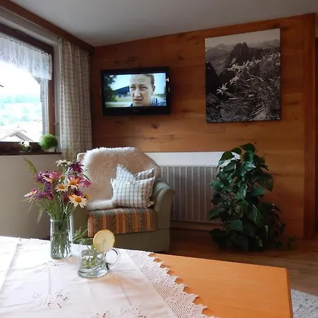Iii In The Anton House شقة