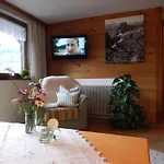 Iii In The Anton House شقة
